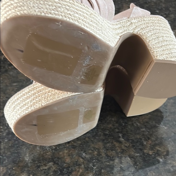 New Marc Fisher Cream Platform Sandals with Block Heel leather 9.5 - Picture 3 of 4
